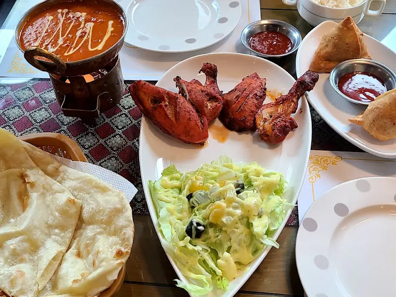 런치 세트 메뉴의 푸짐한 구성