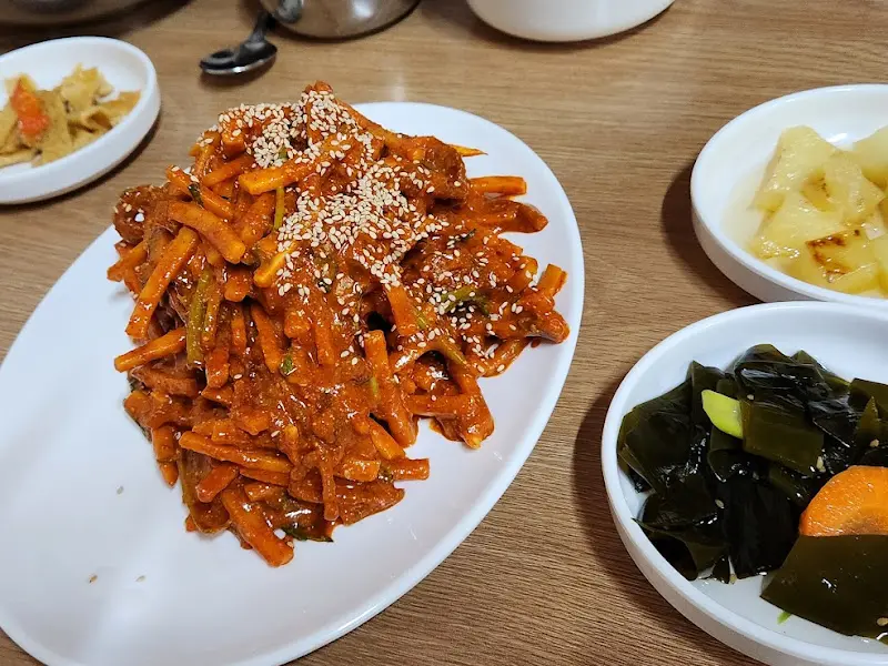 간재미 무침과 밑반찬