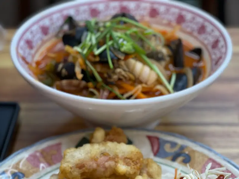 해산물이 푸짐하게 들어간 볶음짬뽕