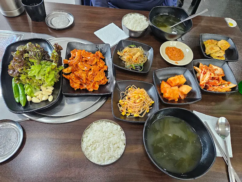 푸짐한 백반 한 상 차림