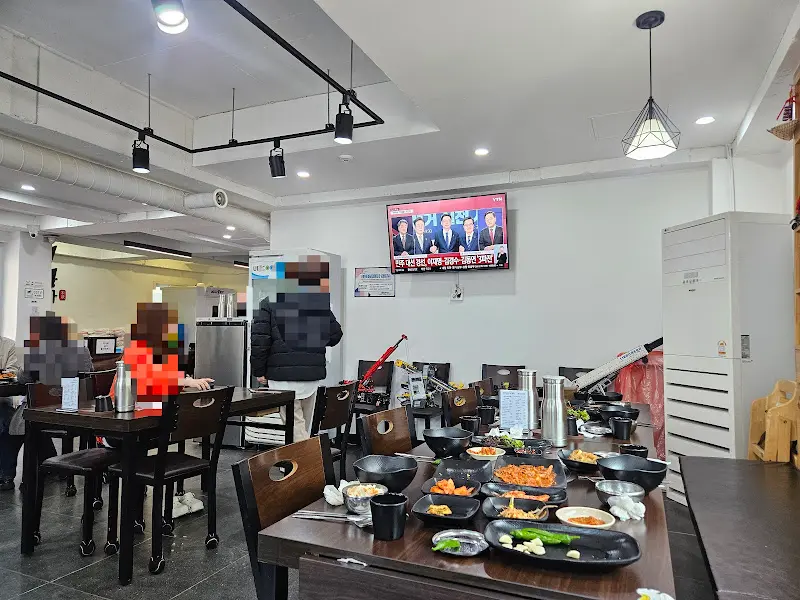 깔끔하게 정돈된 테이블