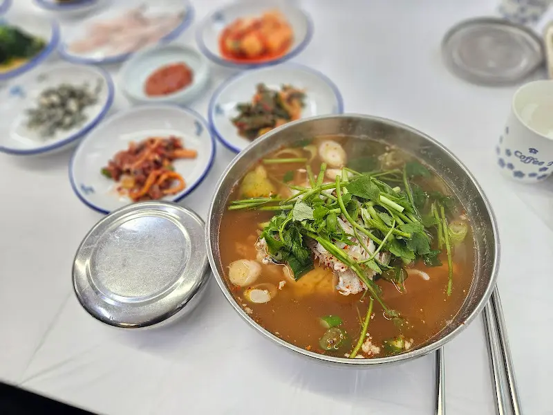 쥐치매운탕 한 상 차림