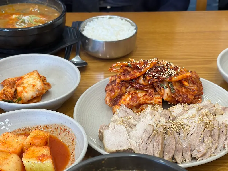 보쌈, 김치, 무말랭이의 완벽한 조화