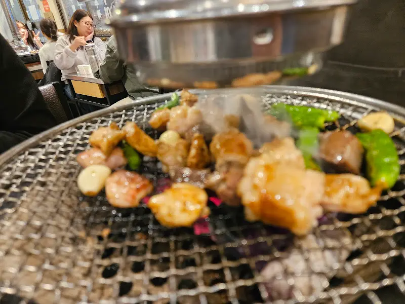 직원 분이 직접 구워주는 모습