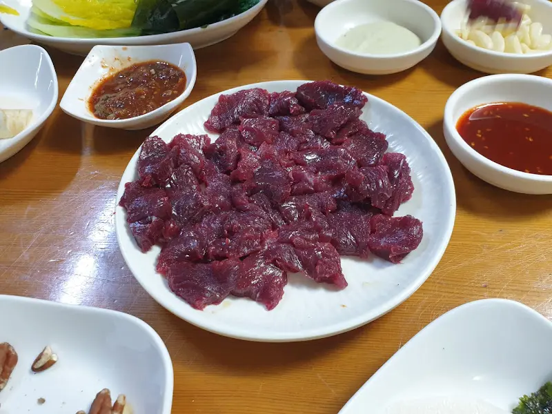 신선한 육회의 자태