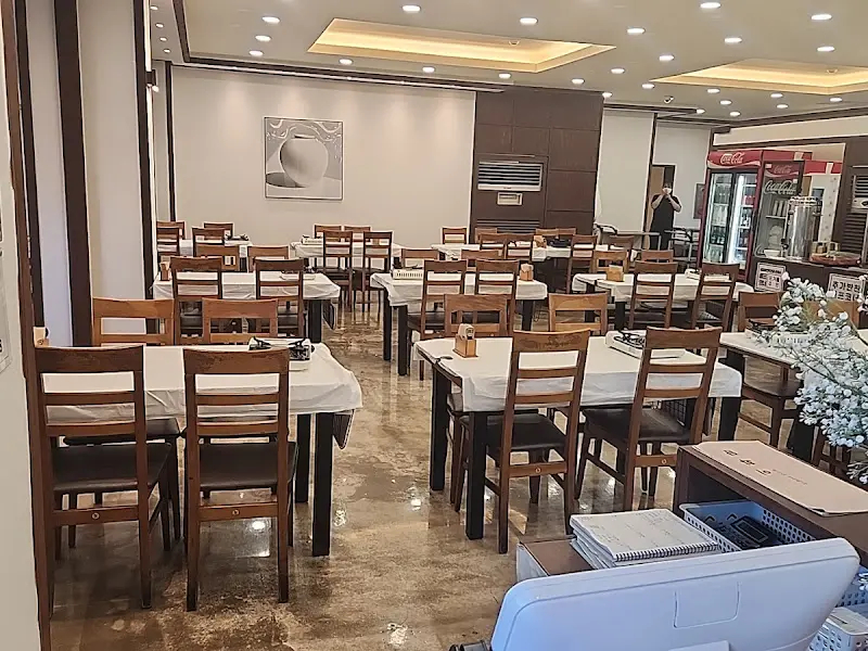 이화담 내부: 넓고 쾌적한 공간