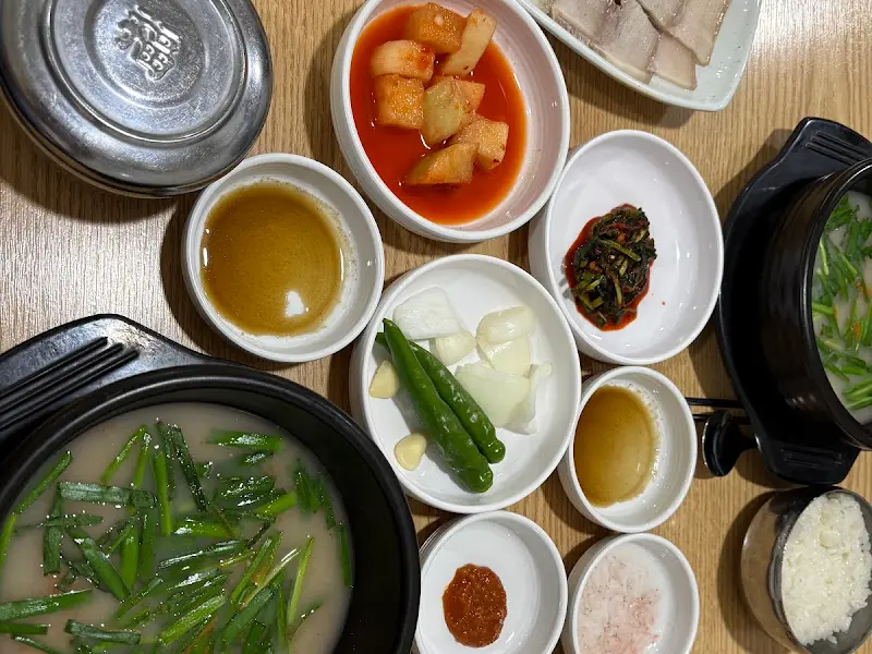 돈맛꿀 돼지국밥 한상차림