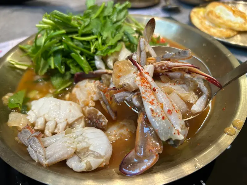 싱싱한 해산물이 가득한 옥된장의 메뉴