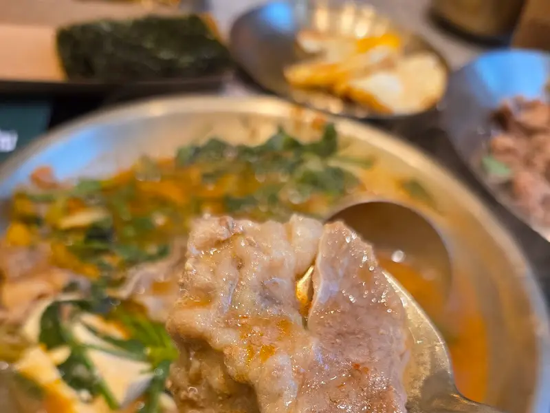 옥된장의 푸짐한 밑반찬