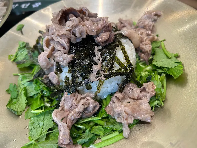 고기와 해초의 조화