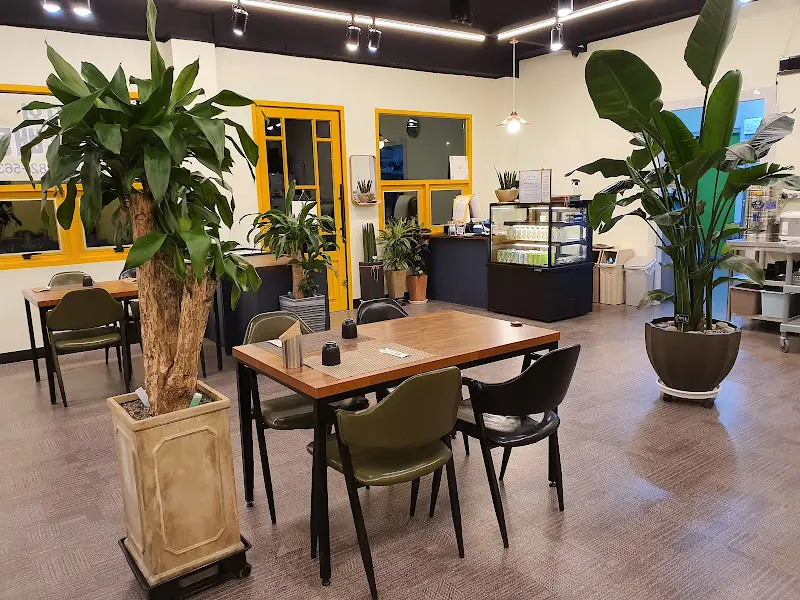 넓고 깔끔한 내부