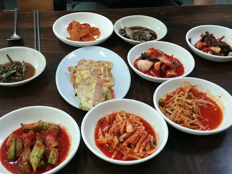 푸짐한 반찬 구성