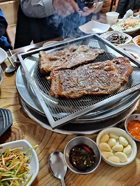 구워지고 있는 소갈비