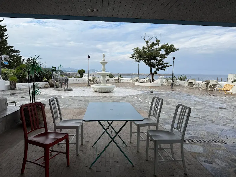 마마티라 야외 테이블