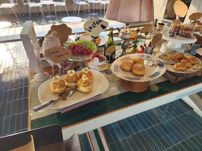 마마티라 디저트 진열대