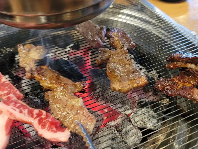 숯불에 구워지는 갈비살