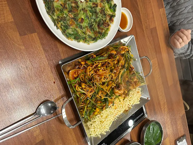 쭈꾸미볶음과 해물파전