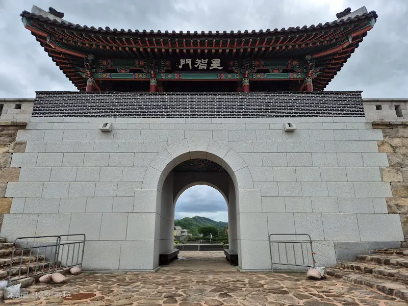 웅장한 성주읍성 성문