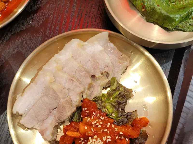 윤기가 흐르는 촉촉한 보쌈