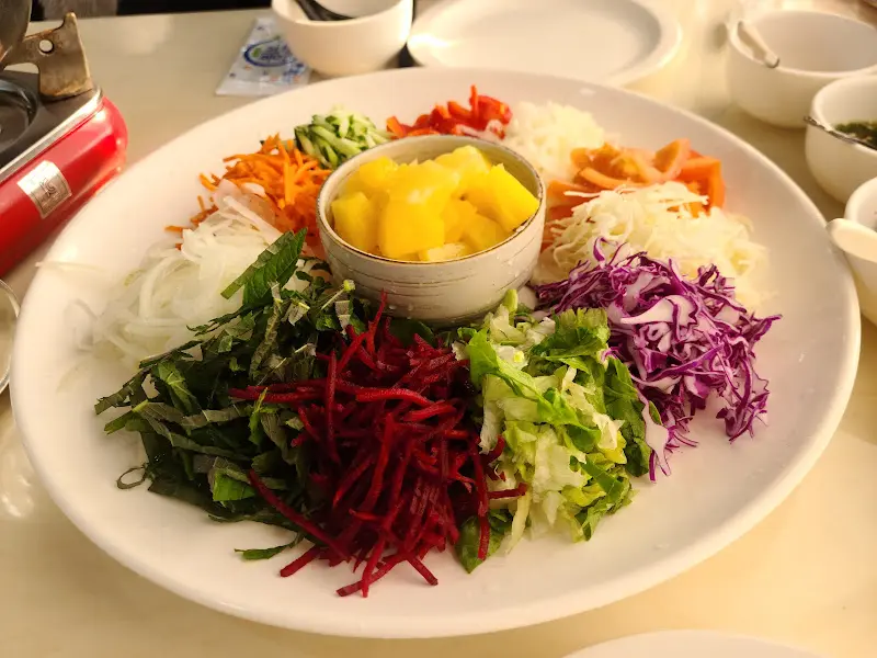 월남쌈 재료를 한눈에 보여주는 사진