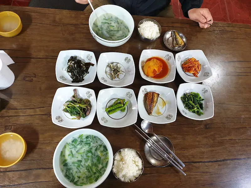 고디탕과 밑반찬 전체샷