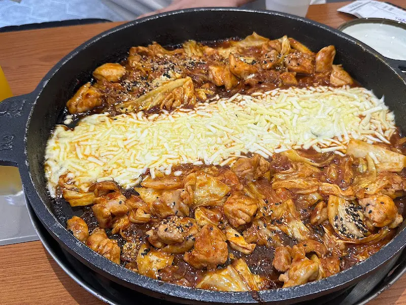 푸짐한 닭갈비 한 상 차림