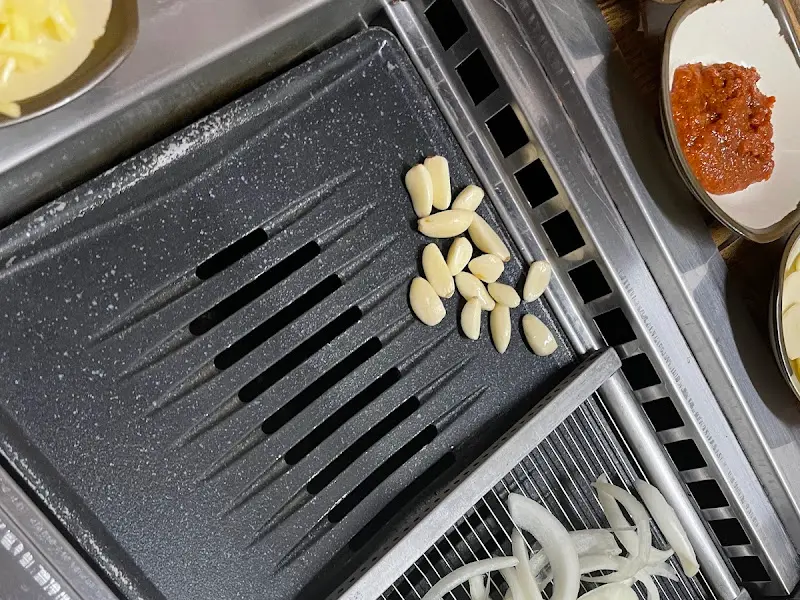 불판 위의 마늘