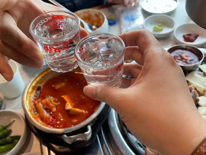 흑돼지와 함께 즐기는 술 한 잔