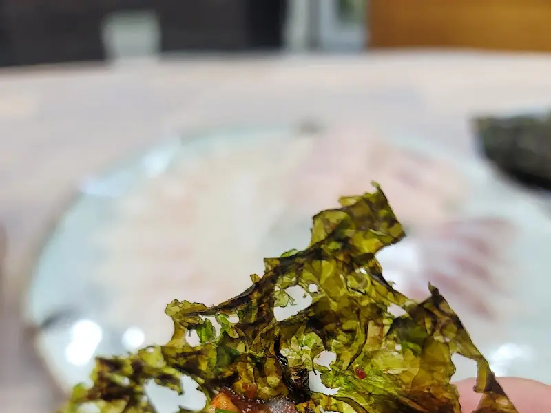 김에 싸인 삼치회