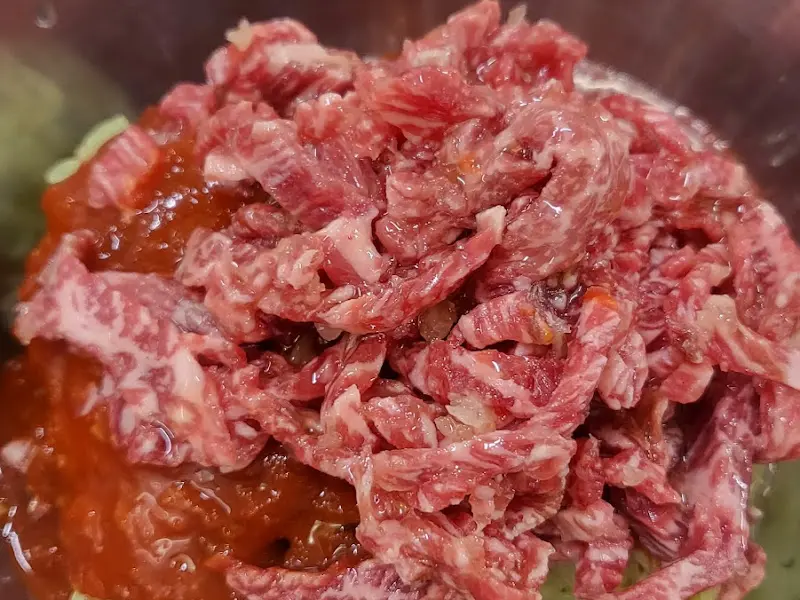 육회냉면의 육회 고명