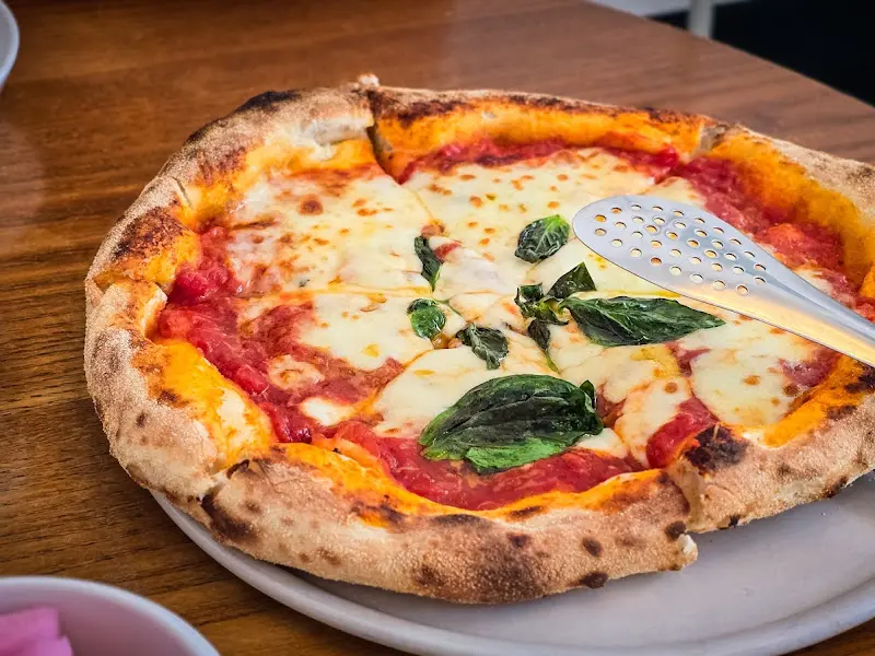 마르게리따 피자의 모습