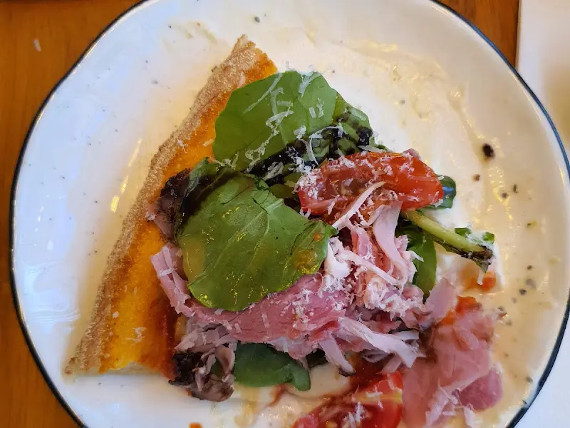 잘려진 잠봉 피자 조각