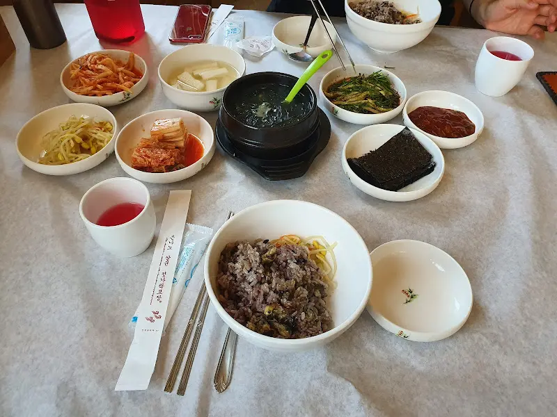 푸짐한 굴 정식 한 상 차림