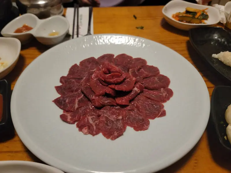 입안에서 살살 녹는 육사시미