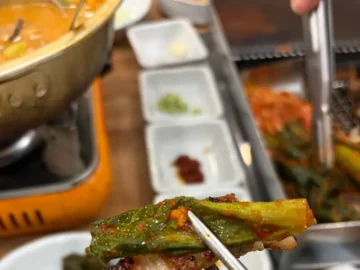 갓김치의 신세계, 여수 학동에서 맛보는 인생 삼겹살 맛집