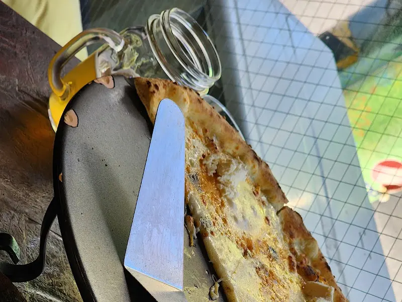 피자를 올려놓는 받침대