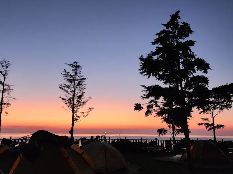 캠핑장의 저녁 노을