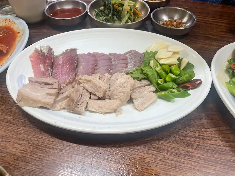 다양한 선어회 모듬