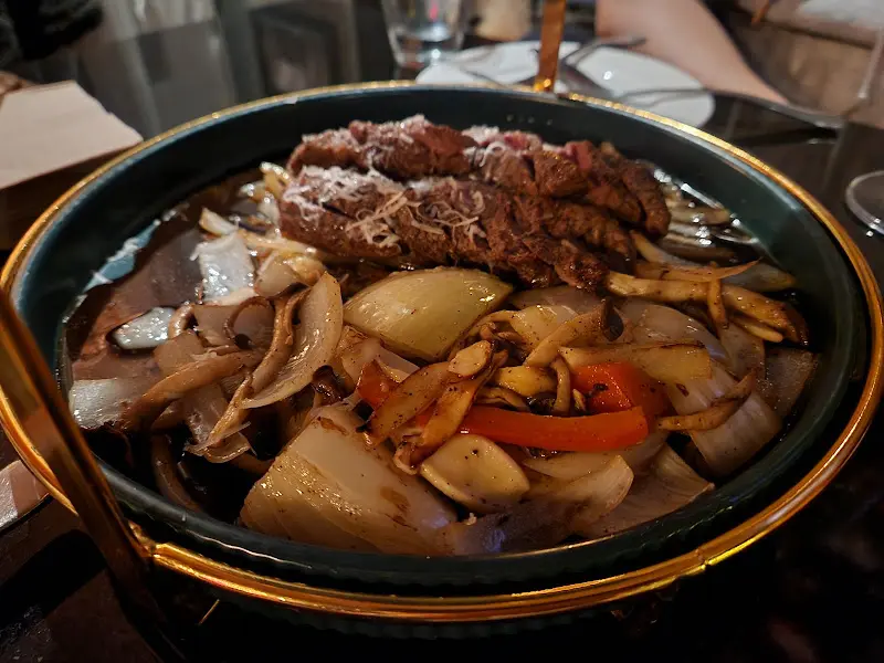 우삼겹 쉬림프 파히타