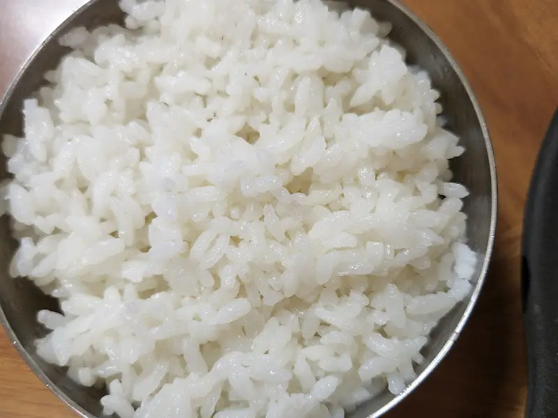 윤기가 흐르는 흰 쌀밥
