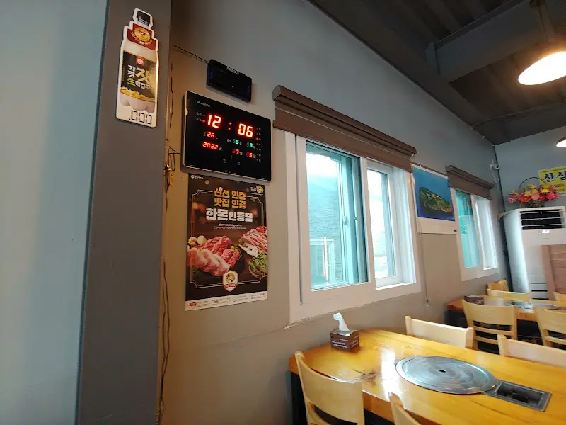 식당 내부 시계
