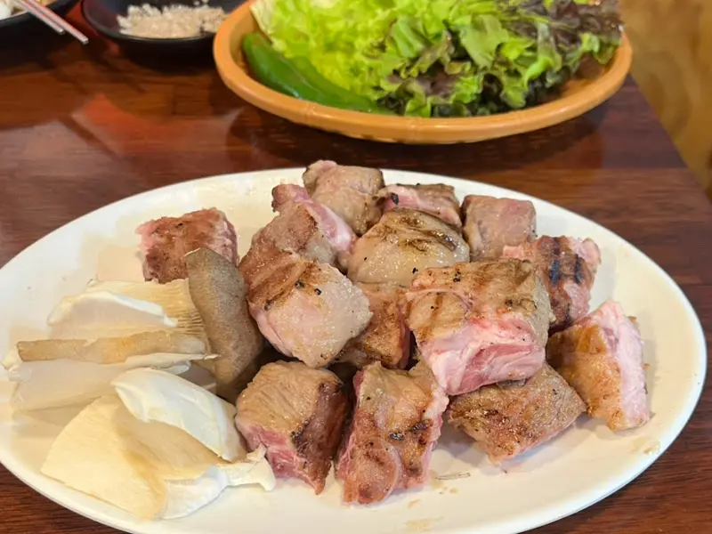 깍둑썰기된 돼지목살