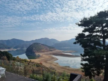 이 뷰, 진짜 실화냐? 임실 옥정호 품은 인생 뷰 맛집 카페!