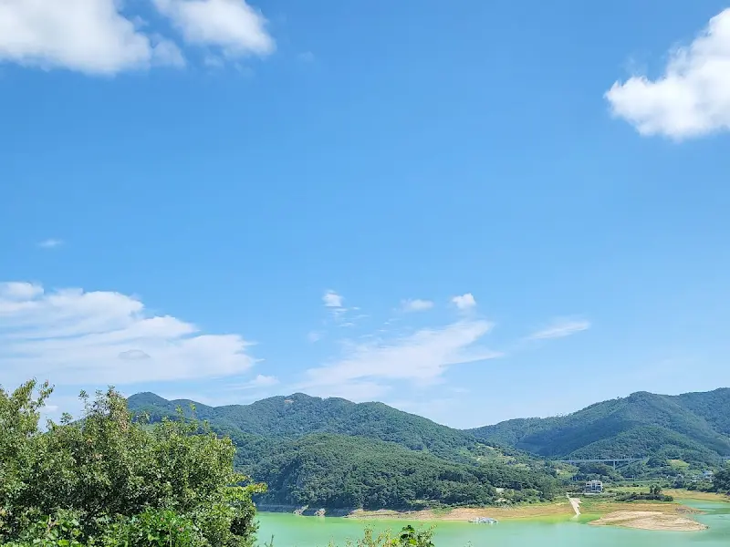 푸른 하늘과 산, 그리고 옥정호
