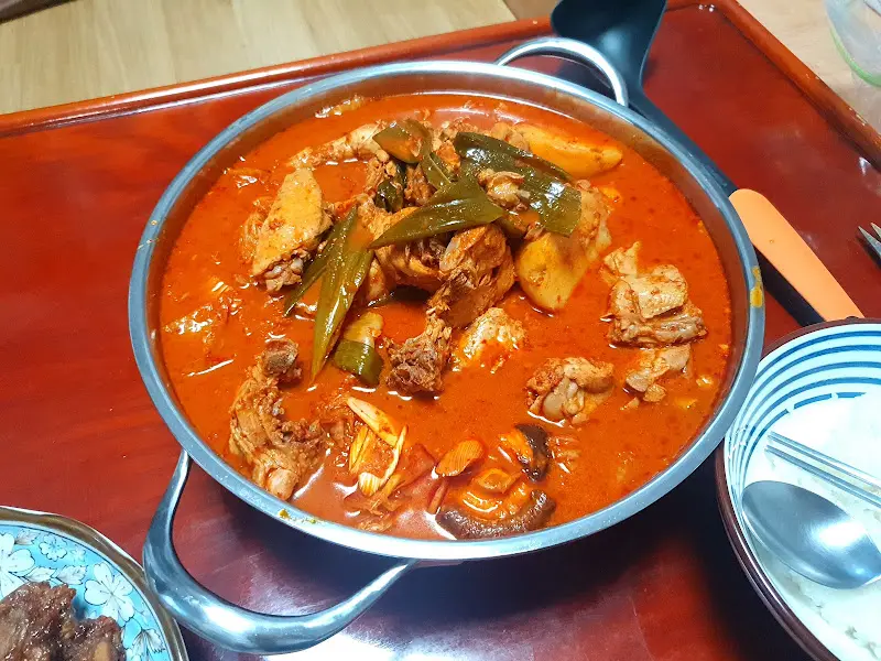 닭볶음탕의 푸짐한 비주얼