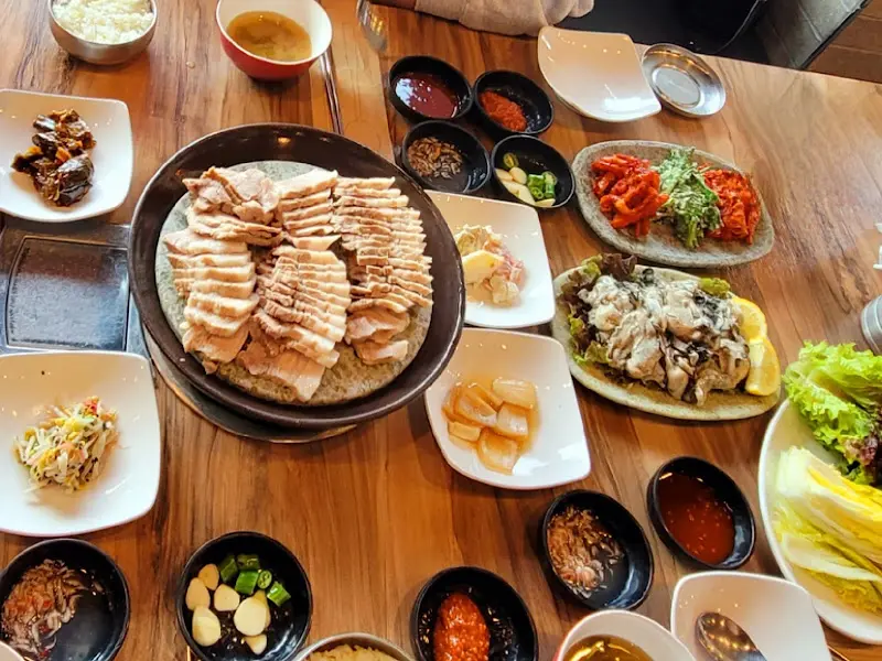 윤씨보쌈 전체 상차림