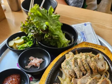 미각의 향연, 전주칼국수에서 발견한 숨겨진 동네 맛집의 과학적 비밀 (지역명)