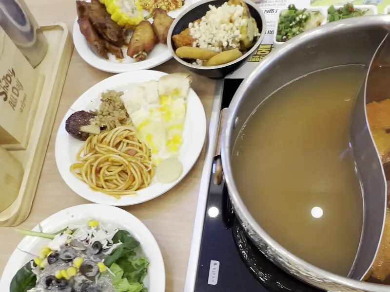 다채로운 샐러드바 메뉴