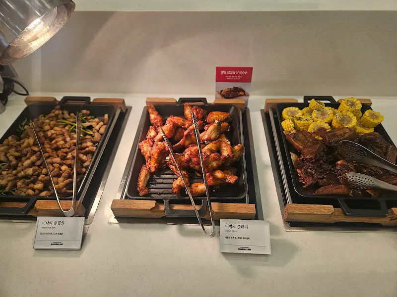 샐러드바의 핫푸드 코너