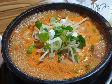 완도 향토 음식의 정수! 순덕이네 국밥에서 만나는 푸근한 고향의 맛, 그 특별한 완도 국밥집